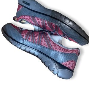 New Propet Travellite Ghillie Shoes - Wine Leopard, Size 10